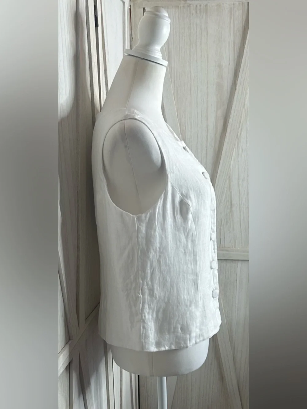 Sleeveless Button-Front Linen Shell Top - White - Picture 3 of 9